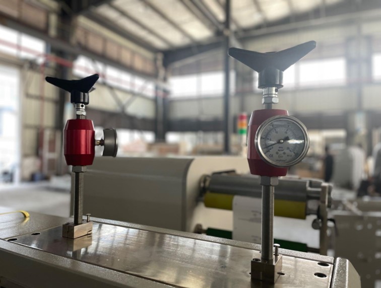 Полуавтоматическая ротационная машина для высечки с функцией продольной резки и перемотки HMQ-350JA